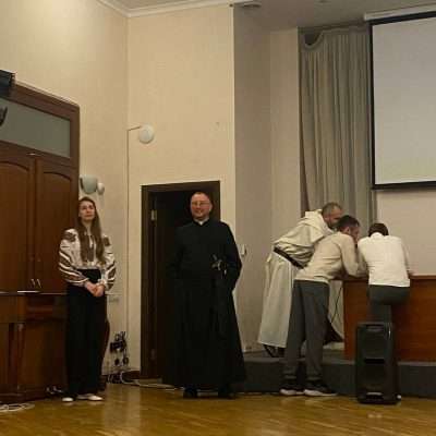 Отець Андрій Гавліч ОМІ - опікун молоді в парафії св. Миколая у Києві